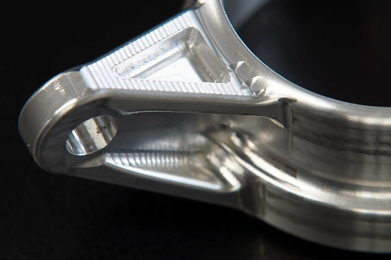Bras allégé usiné en aluminium